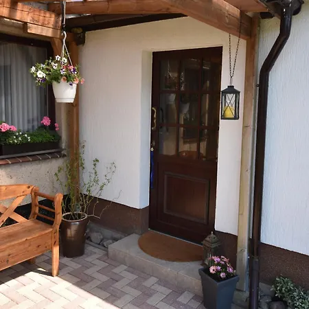 Beautiful In Robertsdorf With Garden Apartamento Blowatz