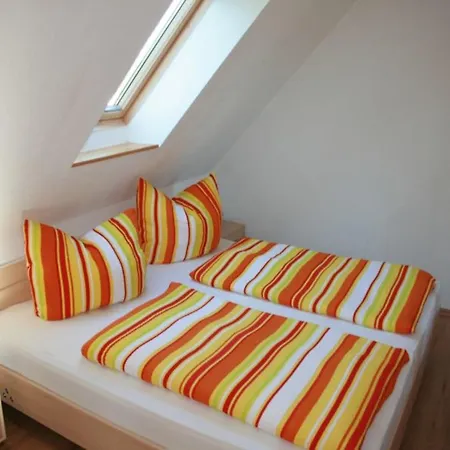 Beautiful In Robertsdorf With Garden Apartman