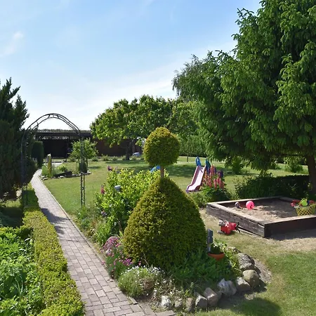 Beautiful In Robertsdorf With Garden