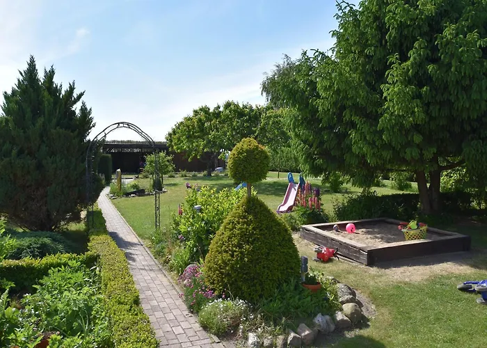 Beautiful In Robertsdorf With Garden *