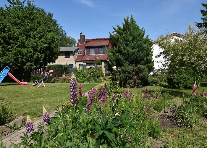 公寓 Beautiful In Robertsdorf With Garden