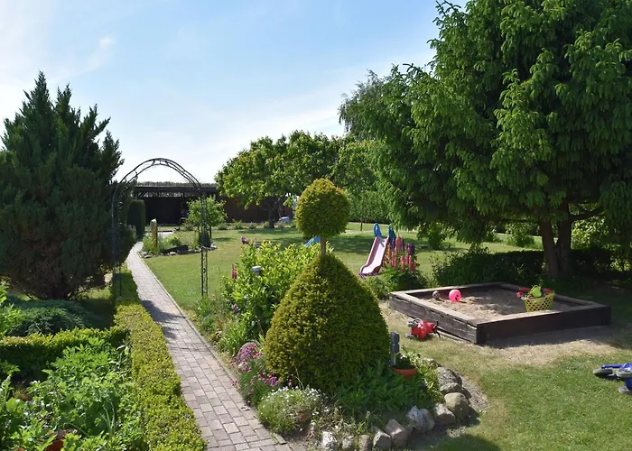 Beautiful In Robertsdorf With Garden